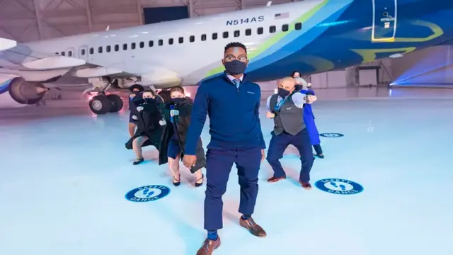 “코로나 직격탄” 항공사 직원들이 춤판 벌인 까닭은