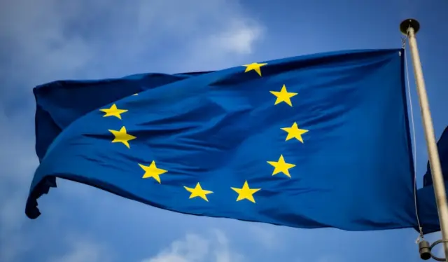 EU, 6월 말까지 ‘백신 여권’ 도입 “중·러 백신 인정 안 해”