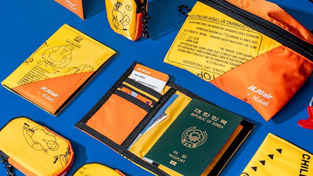 기내 구명조끼로 여행용 굿즈 만든 항공사 ‘화제’