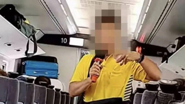 기차에서 관광버스 노래방 급 열창하는 대만 남녀에 “중국 욕할 것 없다”