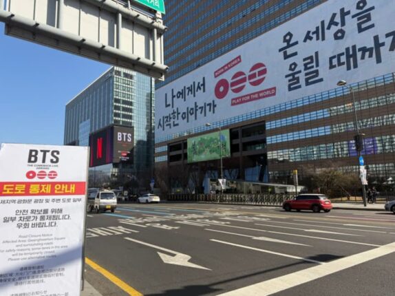 BTS 공연에 입국장 혼잡 우려… 대응책은 [항공+]