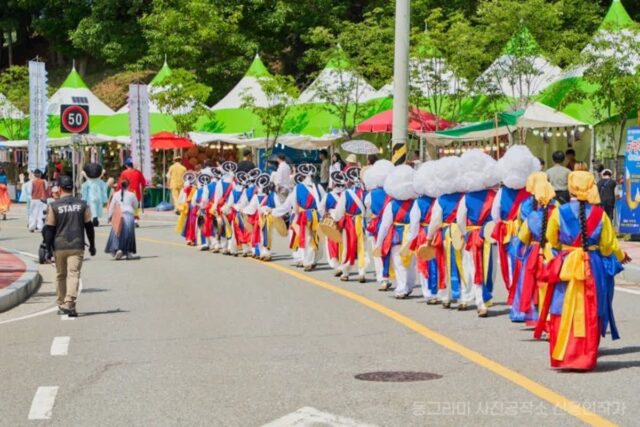 “그곳이 차마 꿈엔들 잊힐 리야” 정지용 ‘향수’, 시끌북적 축제로 환생