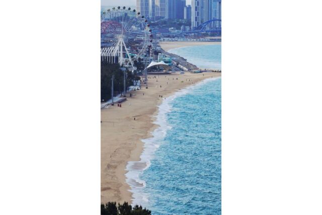 [여행+가족] 지금 속초에 가면 볼 수 있는 ‘한국판 골드코스트 해변’ 성지