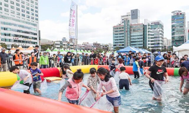 BTS 특수 제대로 맞았다… 광안리 어방축제 딱 맞춰 열린다[제철축제]